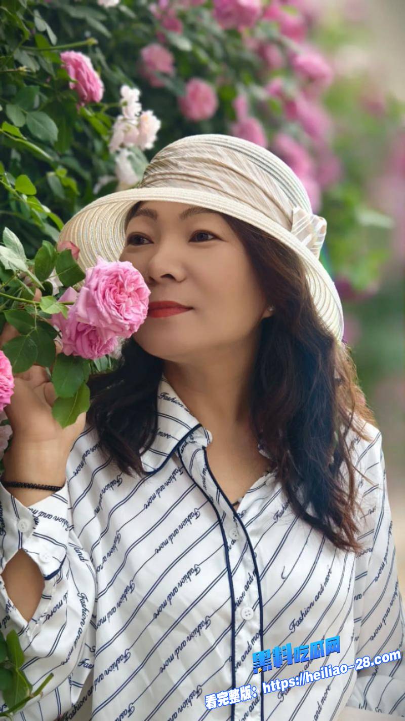 母子乱伦干儿子元旦租房等干妈晚上偷偷过来按摩亲热脱光换性感睡衣多姿势猛干1 母子乱伦干儿子元旦租房等干妈晚上偷偷过来按摩亲热脱光换性感睡衣多姿势猛干1