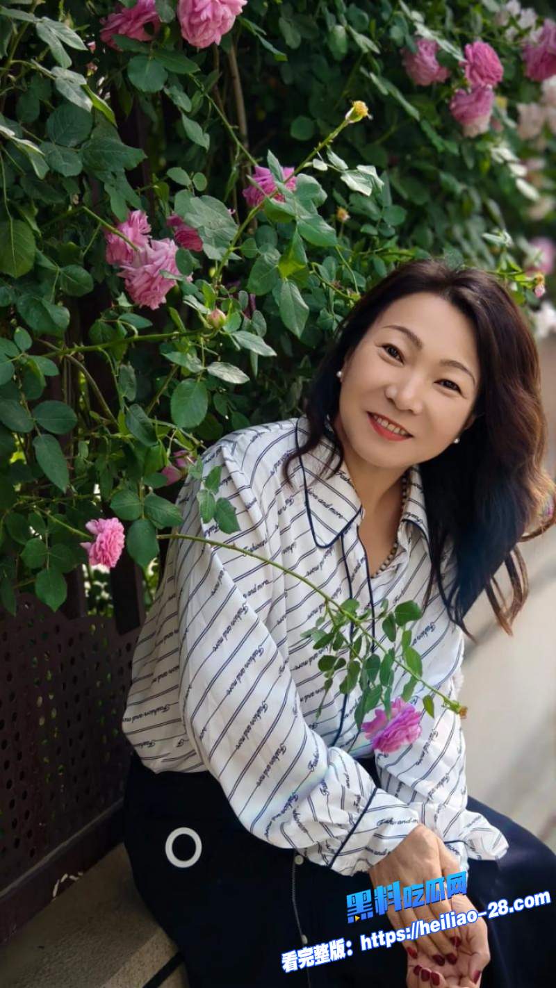母子乱伦干儿子元旦租房等干妈晚上偷偷过来按摩亲热脱光换性感睡衣多姿势猛干5 母子乱伦干儿子元旦租房等干妈晚上偷偷过来按摩亲热脱光换性感睡衣多姿势猛干5