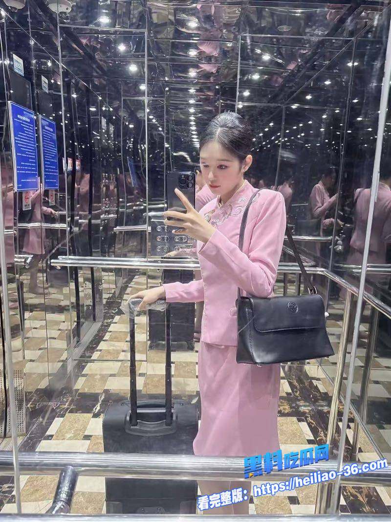 吉祥航空空姐约炮视频流出情趣制服女神瞬间化身淫娃沙发狂骑爽到飞起1
