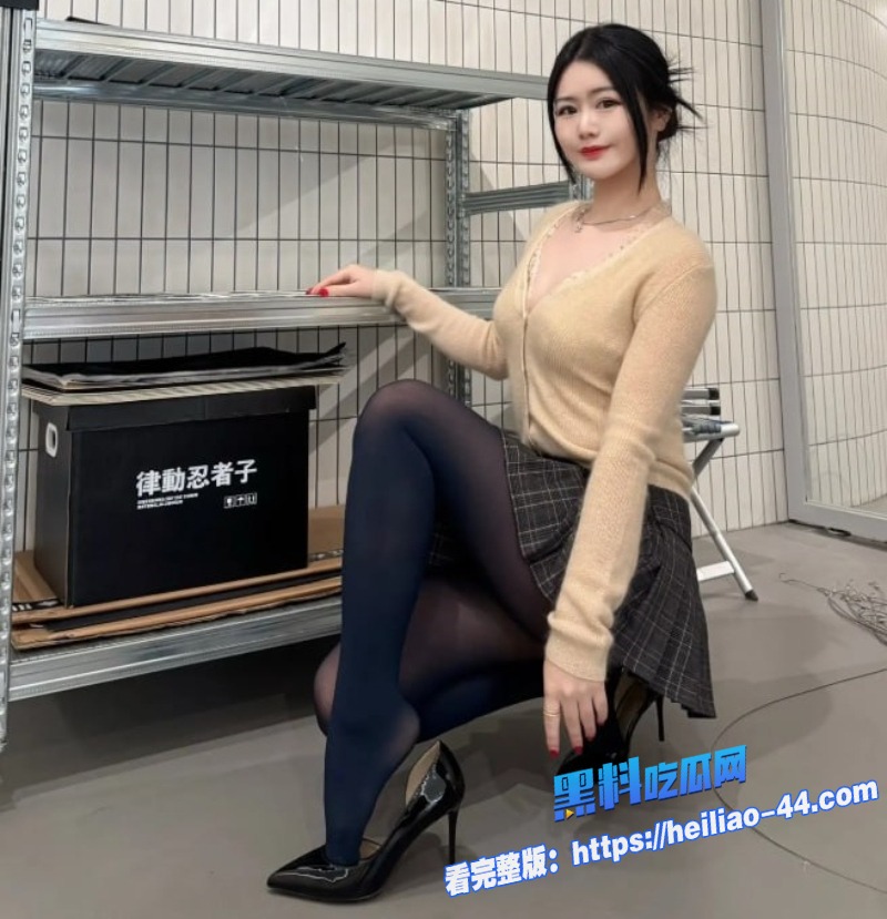 性感风骚女神欠巨债被迫下海酒店跟小哥直播激情啪啪还债5 性感风骚女神欠巨债被迫下海酒店跟小哥直播激情啪啪还债5