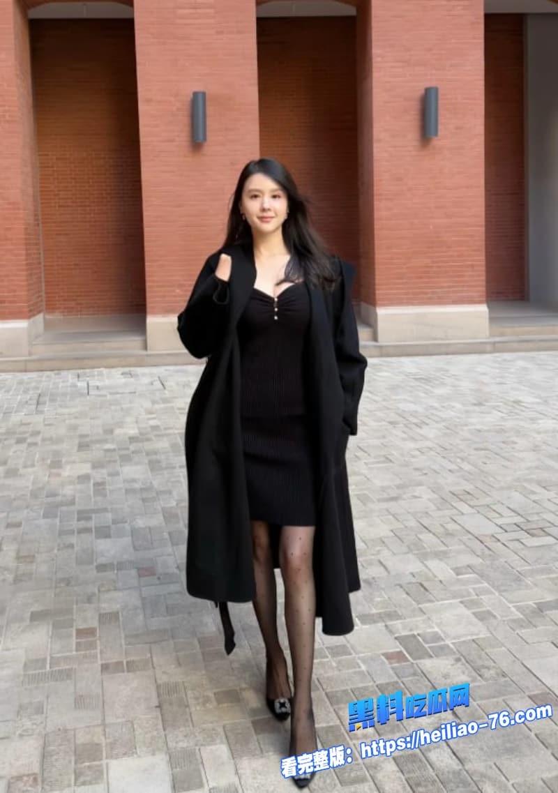 真实母子乱伦极品骚货妈妈身穿性感黑丝狂舔巨屌骚穴被各种姿势暴力打桩到高潮2
