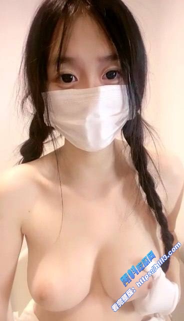 抖音网红双马尾萝莉女 菠萝果酱 下海 雪白肌肤 可爱巨乳粉嫩美鲍 掰开嫩穴让君观看！1