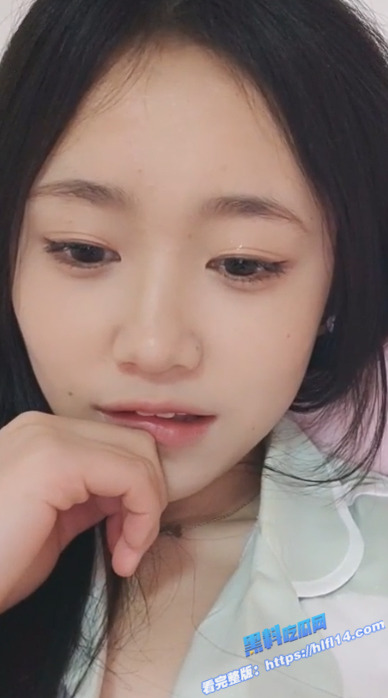 清纯校园女神 家中下海:当一个女孩拿着肉棒自慰快要高潮的时候 妈妈突然推门进来!2