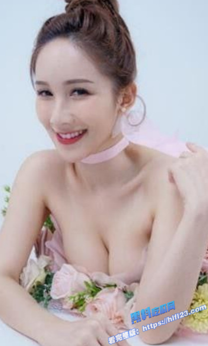 台妹知名巨乳网红 華華 不雅啪啪视频流出 顶级口活技术 被操的奶子一晃一晃的！2