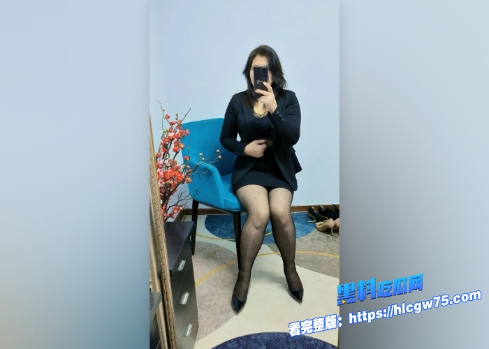 海角乱伦兽欲儿子趁妈妈午休时插进了她的馒头穴OL装妈妈夹着我的精液去上班好刺激 图2