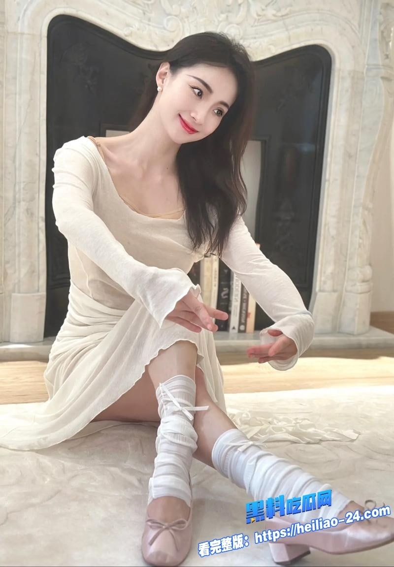 舞蹈老师人妻课后激情狂欢舞蹈服还没来得及换就直奔炮友家开启柔软身体的极限缠绵2