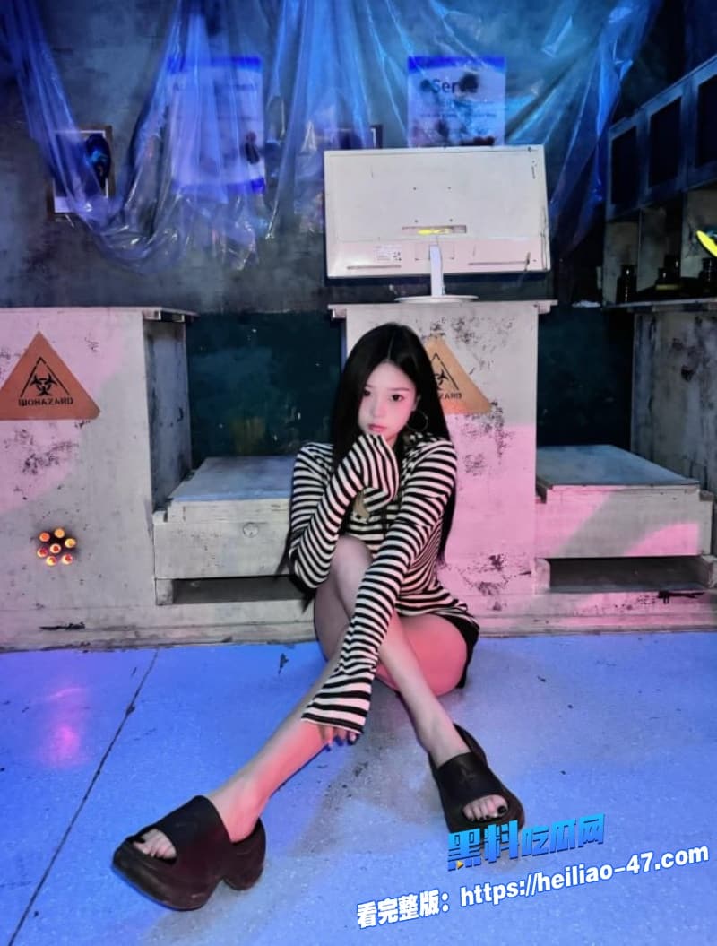 高颜值纹身精神小妹姐妹花与大叔群P视频流出齐刷刷的一起爆操精神小妹这嫩脸蛋看的人根本顶不住2