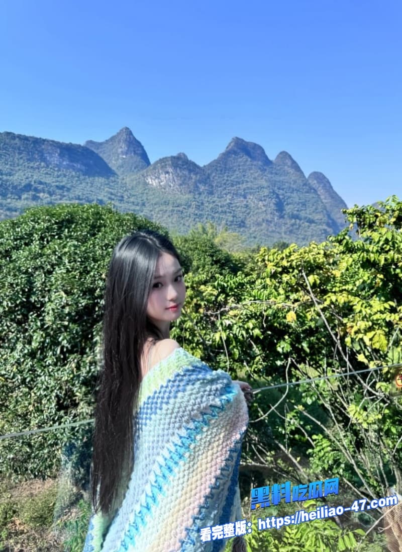 高颜值纹身精神小妹姐妹花与大叔群P视频流出齐刷刷的一起爆操精神小妹这嫩脸蛋看的人根本顶不住4