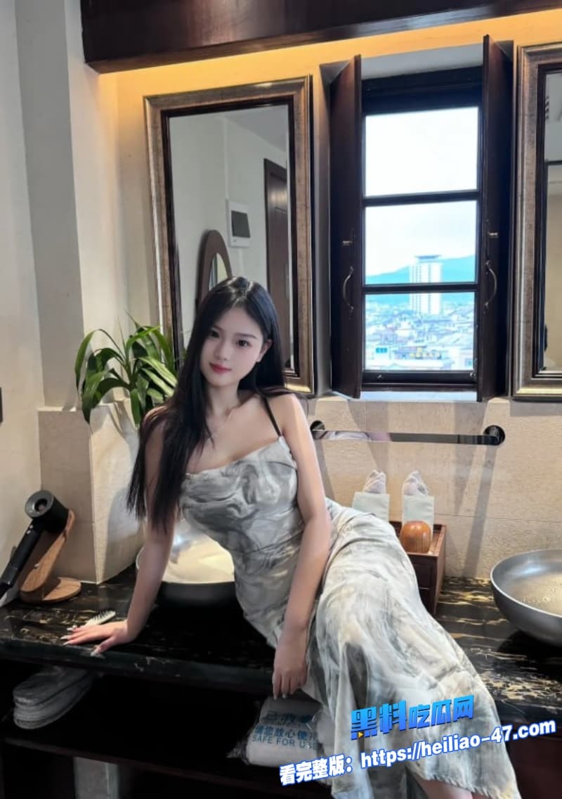 高颜值纹身精神小妹姐妹花与大叔群P视频流出齐刷刷的一起爆操精神小妹这嫩脸蛋看的人根本顶不住6