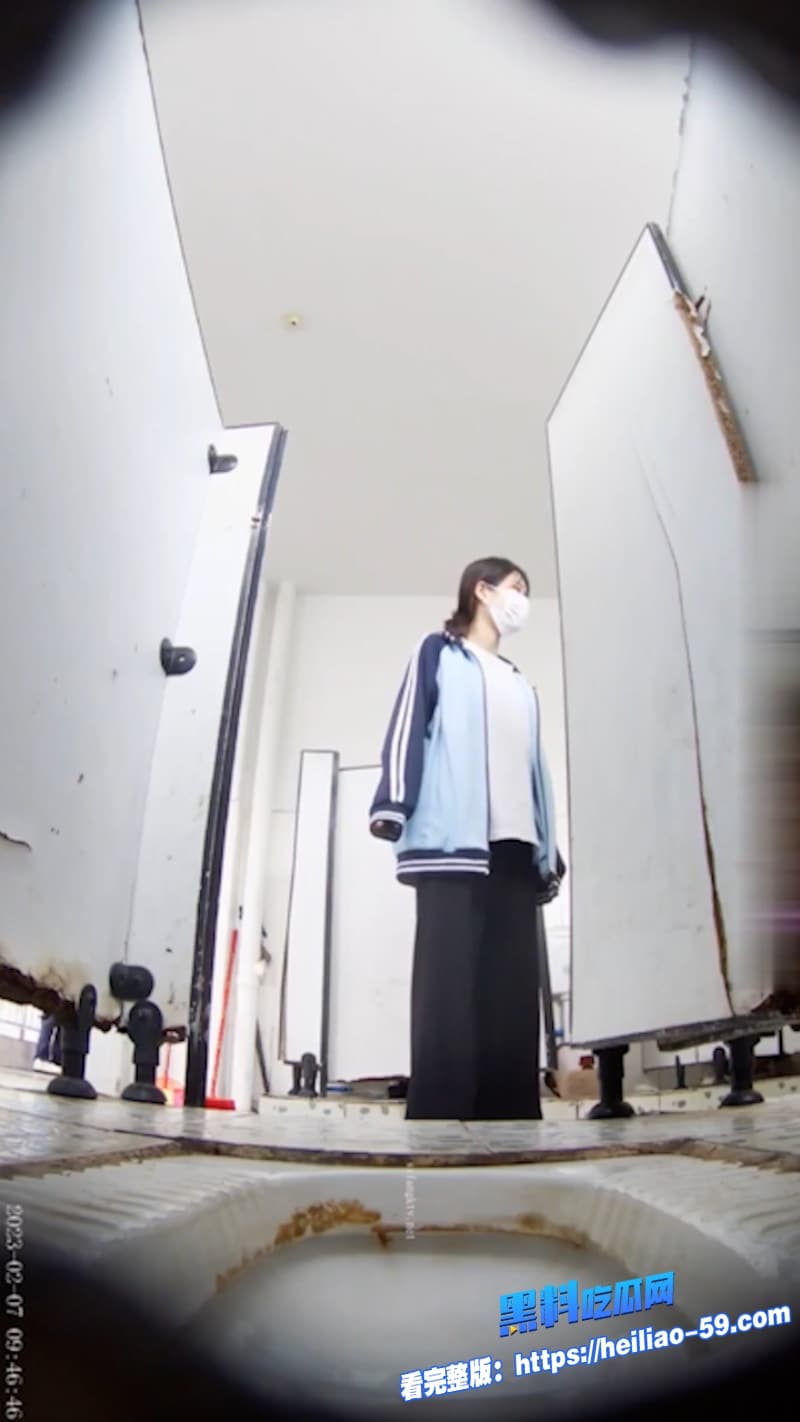 女厕所偷拍系列多位清纯学生妹露脸尿尿美鲍一览无余看得小编鸡巴硬到爆炸1