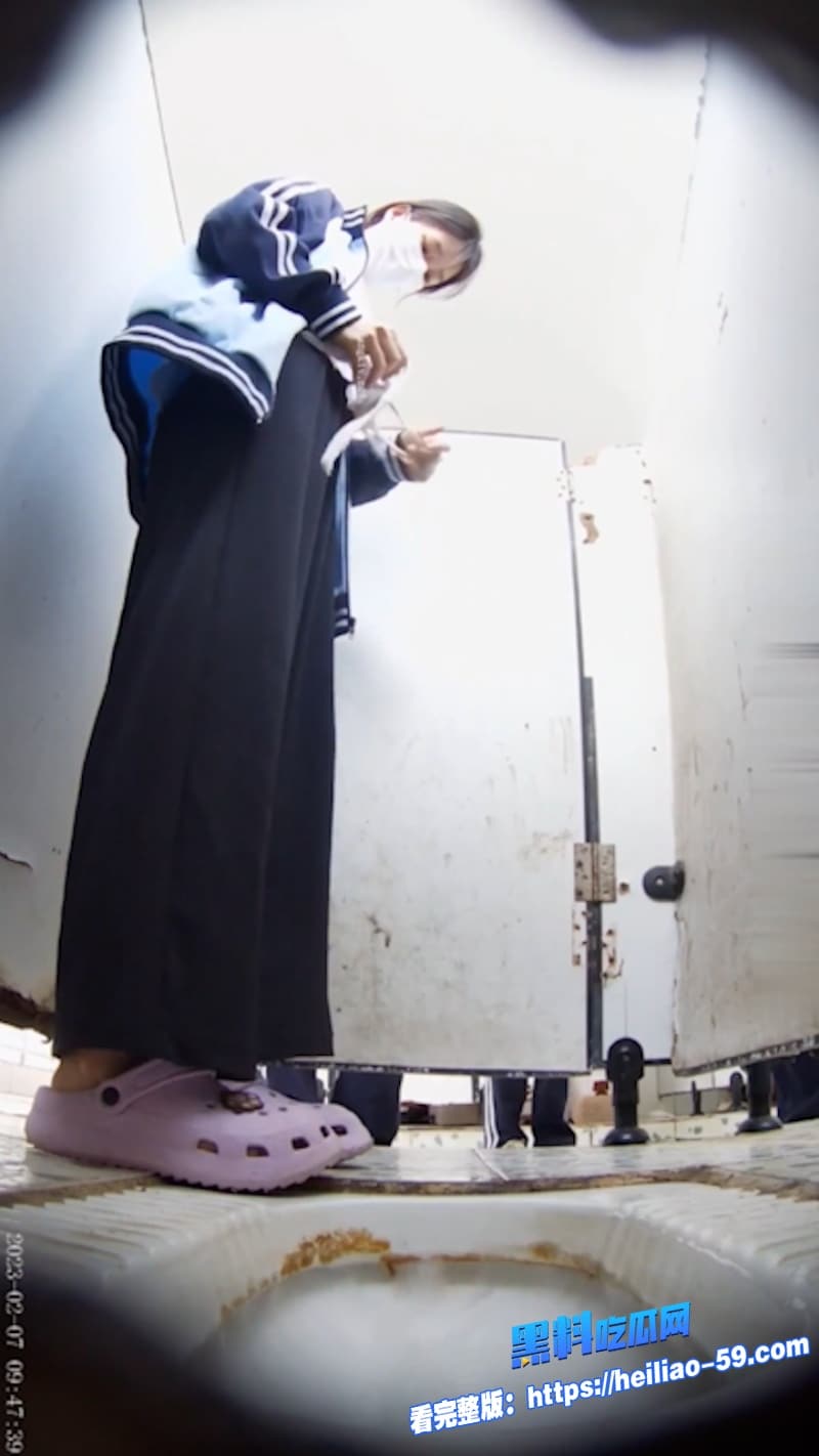 女厕所偷拍系列多位清纯学生妹露脸尿尿美鲍一览无余看得小编鸡巴硬到爆炸2