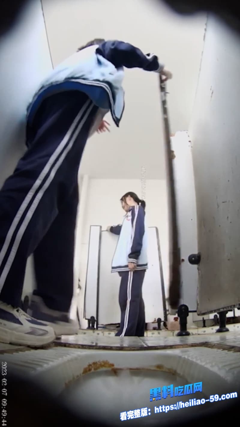 女厕所偷拍系列多位清纯学生妹露脸尿尿美鲍一览无余看得小编鸡巴硬到爆炸3
