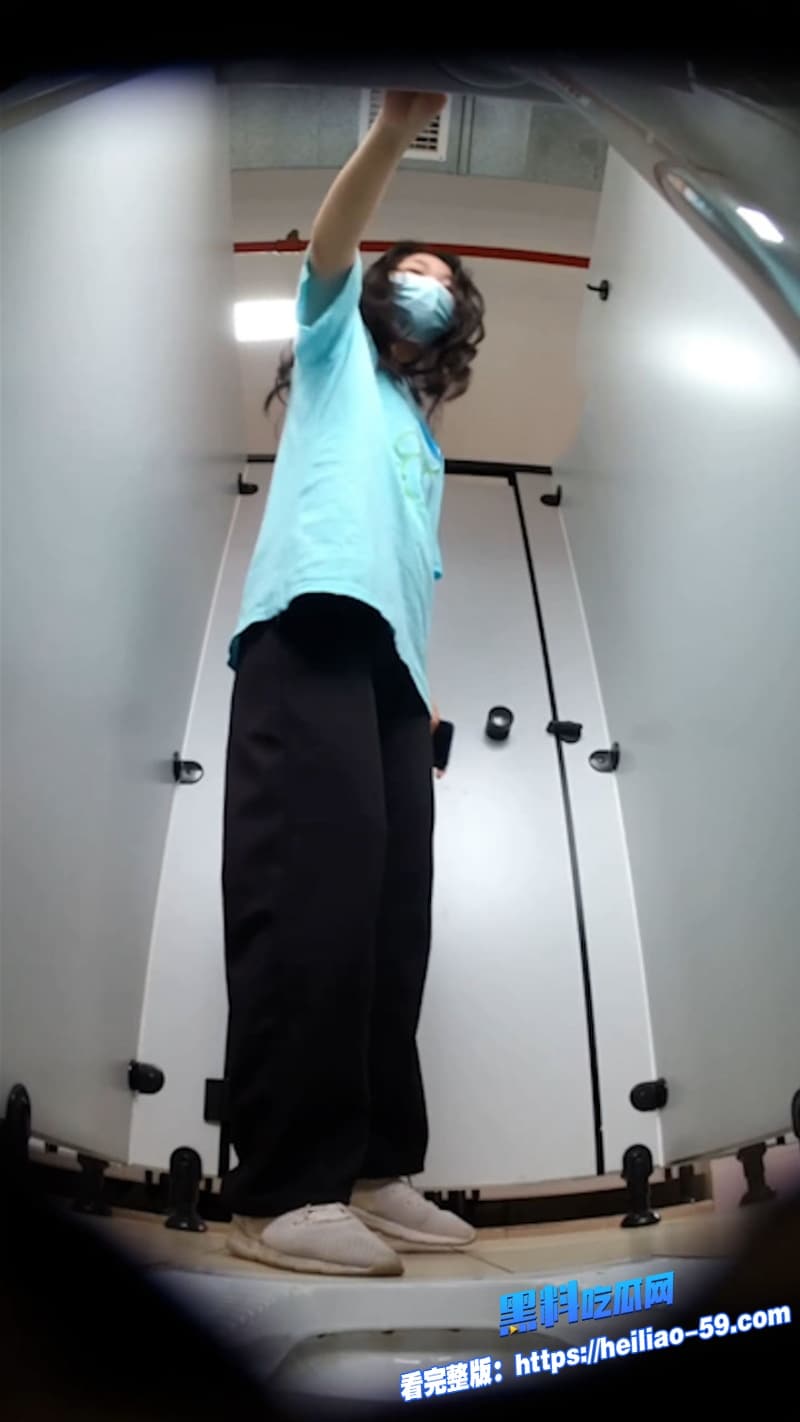 女厕所偷拍系列多位清纯学生妹露脸尿尿美鲍一览无余看得小编鸡巴硬到爆炸6