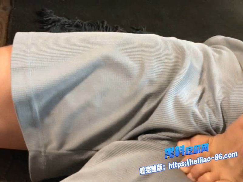 猎奇重口系列 芯瑶 女王全程露脸疯狂调教猛男 站在巨屌上疯狂踩踏！8