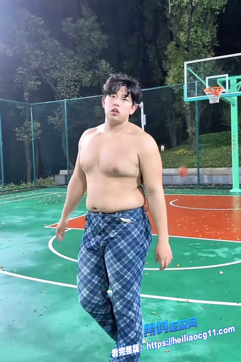 抖音男网红巨儒先生9