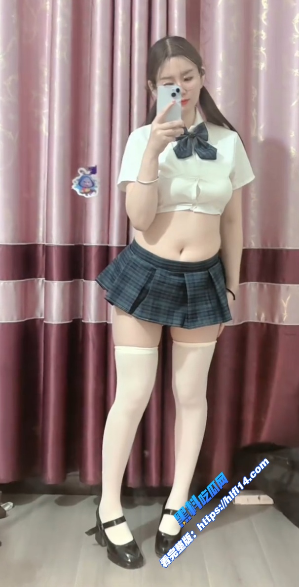 抖音网红 甜兔一 身穿制服丝袜极致诱惑 给榜一大哥定制自慰视频泄密! 图4 抖音网红 甜兔一 身穿制服丝袜极致诱惑 给榜一大哥定制自慰视频泄密! 图4