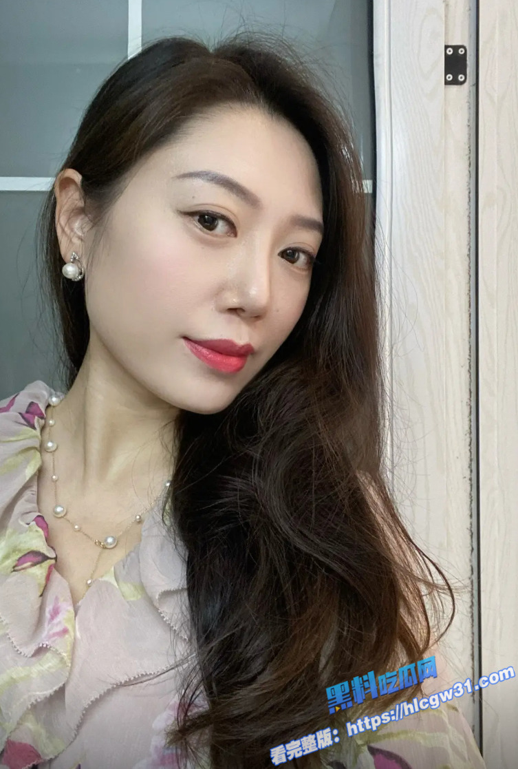 真实母子乱伦!看到穿黑丝豹纹妈妈 忍不住吃下伟哥 直接爆操老妈 干的老妈淫叫连连!2 真实母子乱伦!看到穿黑丝豹纹妈妈 忍不住吃下伟哥 直接爆操老妈 干的老妈淫叫连连!2