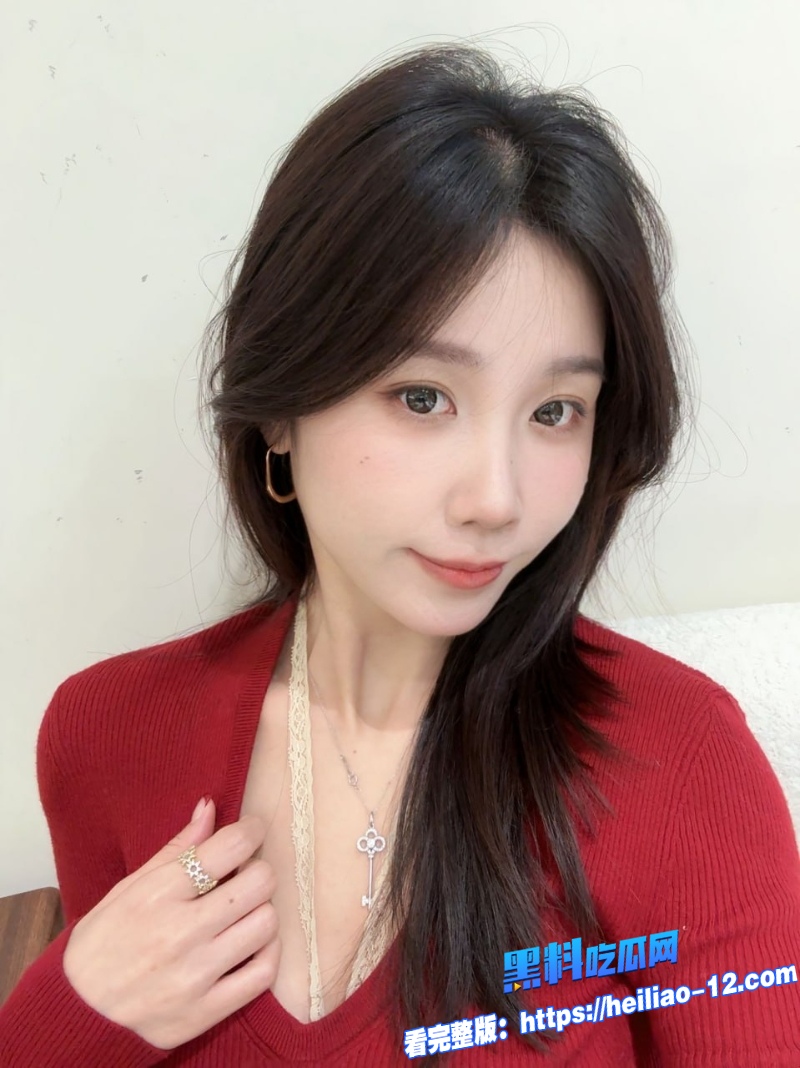 湖南学院派女神和男友吵完架约炮情人视频曝光 深喉跪舔 求着情人射满她小嘴！ 6