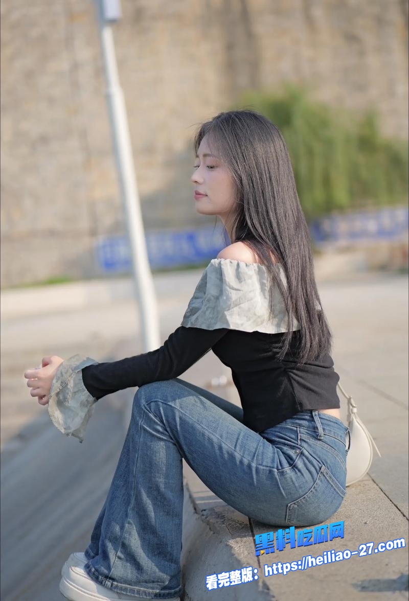 海角乱伦甜美高颜值表妹把柄落姐夫手里偷偷拴起来当小母狗猛干2 海角乱伦甜美高颜值表妹把柄落姐夫手里偷偷拴起来当小母狗猛干2