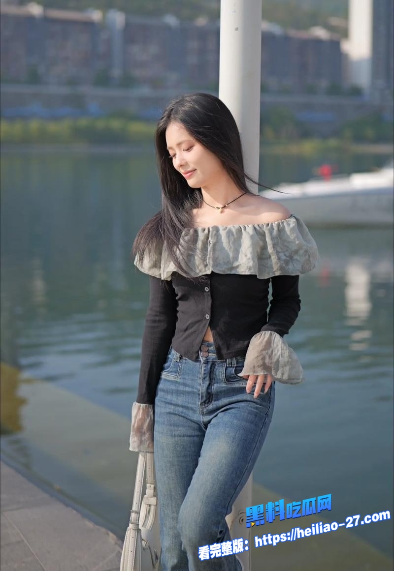海角乱伦甜美高颜值表妹把柄落姐夫手里偷偷拴起来当小母狗猛干3 海角乱伦甜美高颜值表妹把柄落姐夫手里偷偷拴起来当小母狗猛干3