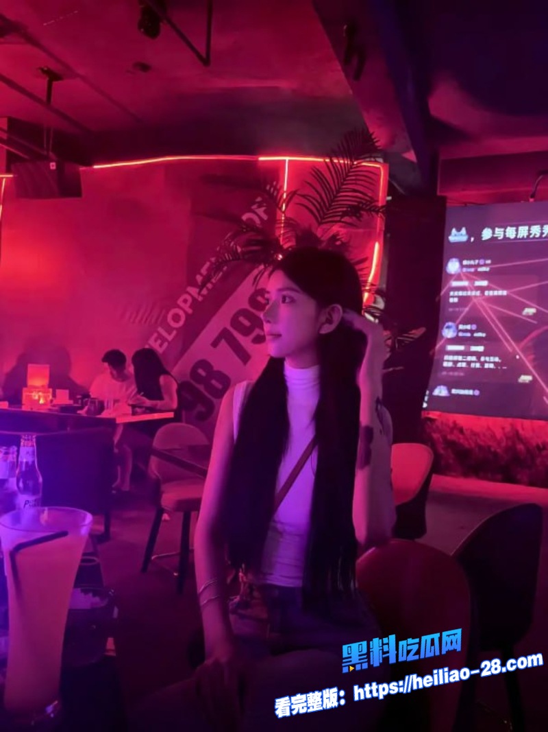 昔日顶美网红umi如今流浪在柬埔寨街头疯癫如大妈原因竟是遭渣男诱骗吸毒后遭抛弃4