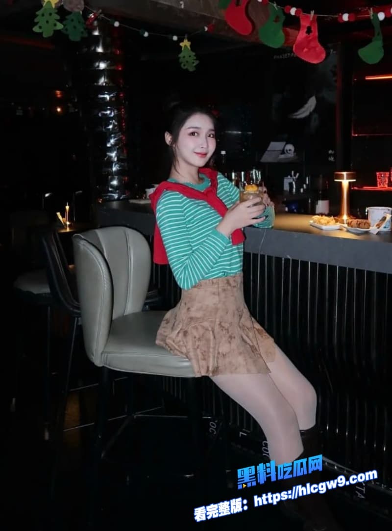 丰满白皙大奶小姐姐足交榨精到青筋暴起巨乳乱颤欠操模样小哥后入猛怼到底 3 丰满白皙大奶小姐姐足交榨精到青筋暴起巨乳乱颤欠操模样小哥后入猛怼到底 3