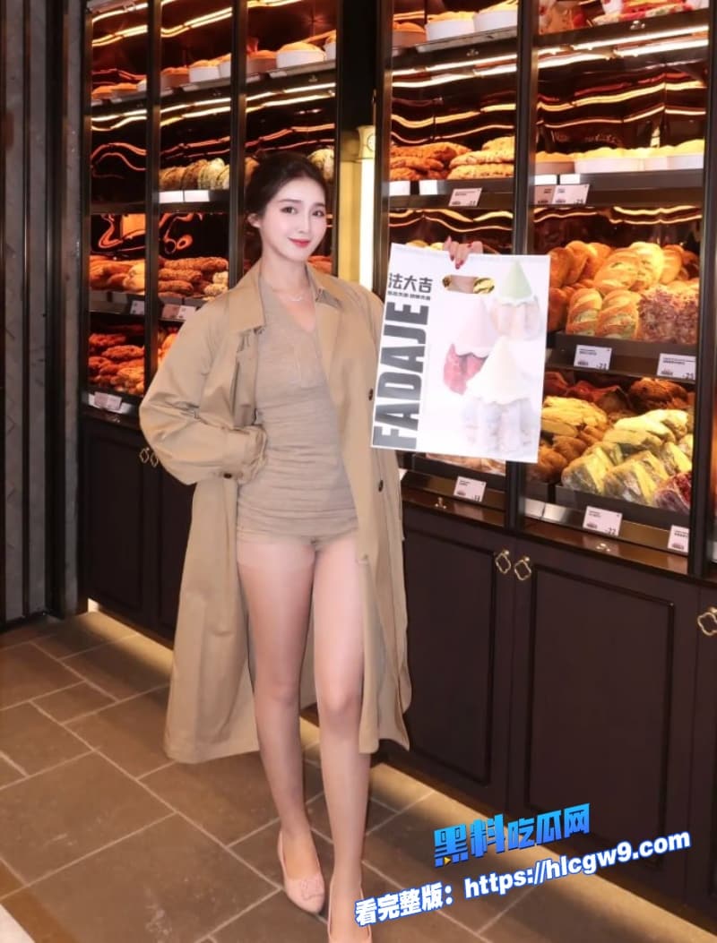 丰满白皙大奶小姐姐足交榨精到青筋暴起巨乳乱颤欠操模样小哥后入猛怼到底 10 丰满白皙大奶小姐姐足交榨精到青筋暴起巨乳乱颤欠操模样小哥后入猛怼到底 10