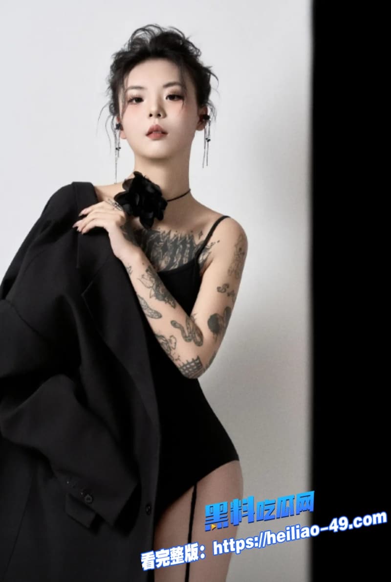 精神小妹直播大秀视频流出黑丝女上位狂扭肥臀符文战士直接被榨干 12