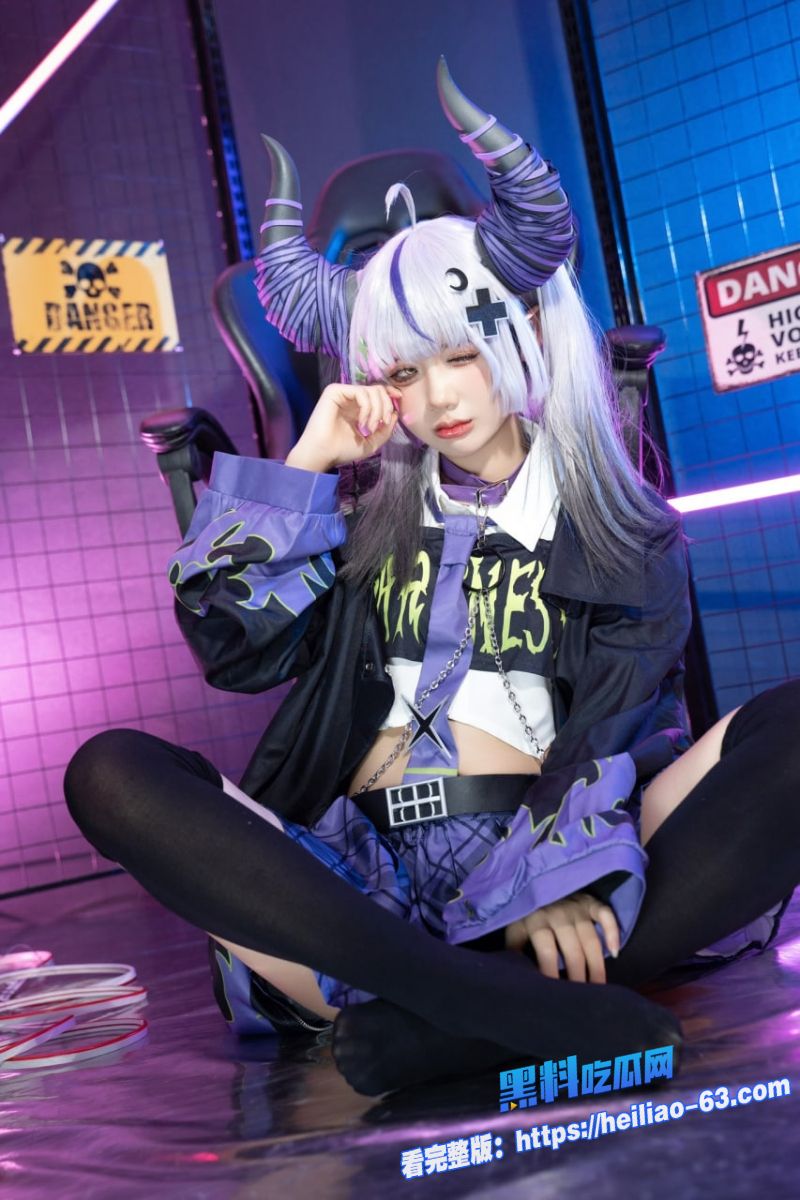 高颜值福利姬PoppaChan穿Hololive制服扭臀翘臀太撩人2