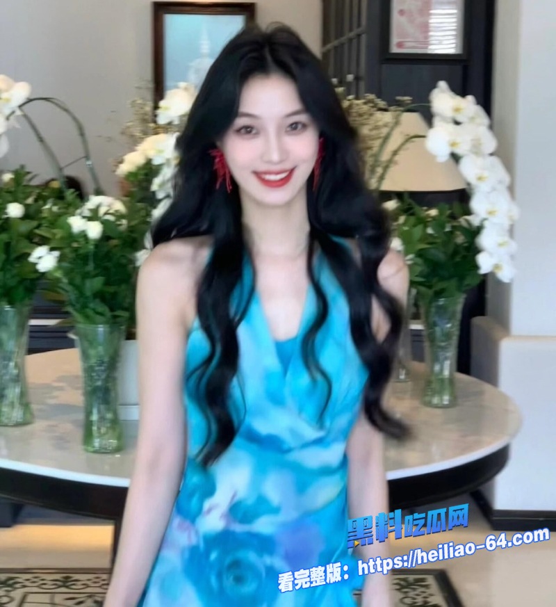瓜友投稿深圳瓜友实拍曝光骚货炮友边和闺蜜打电话边做爱对白精彩极了1