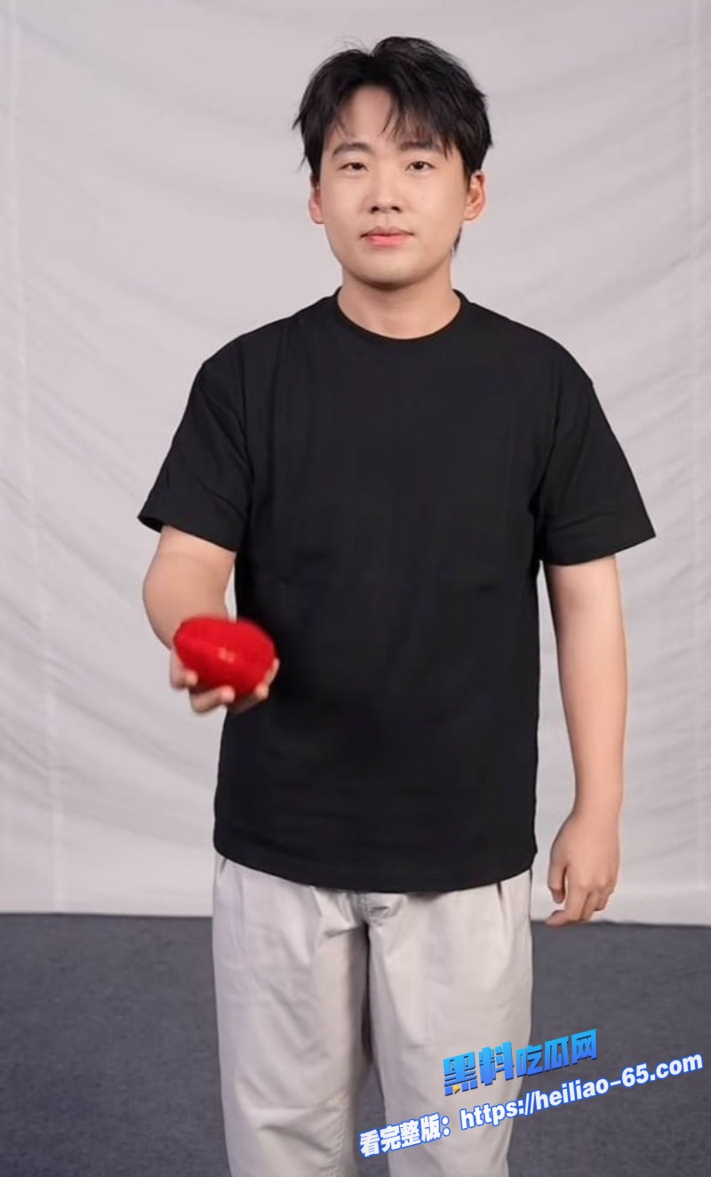 内娱顶流刘昊然郭麒麟严浩翔组团商K玩耍厕所打飞机视频炸锅全网4 内娱顶流刘昊然郭麒麟严浩翔组团商K玩耍厕所打飞机视频炸锅全网4