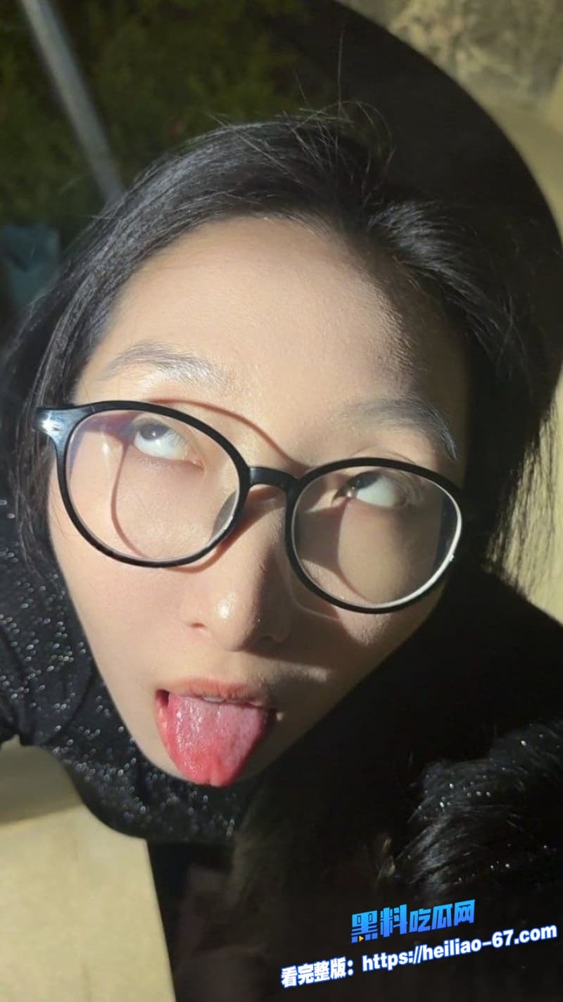 湖南女教师周芸出轨视频泄露黑丝眼镜老师私下竟被操到吞精4 湖南女教师周芸出轨视频泄露黑丝眼镜老师私下竟被操到吞精4