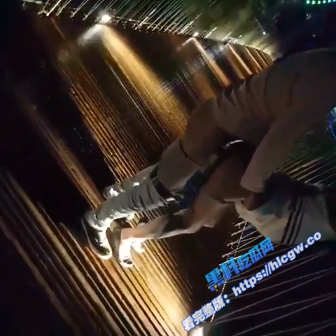 露出做爱，台湾新店碧潭桥情侣野外啪啪，玩得开会玩的女人是真的爽 车震你见过 桥震你见过吗6