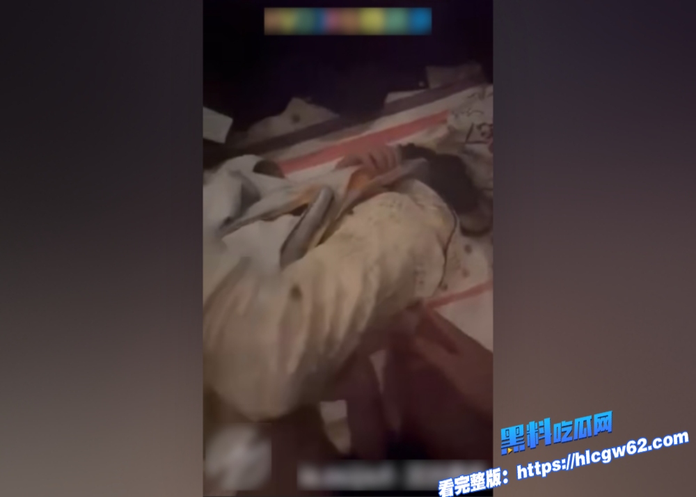 海角乱伦风骚巨乳妈妈准备出门被我软磨硬泡给我卸了精才让走超骚丝袜无毛非鲍捅起来太爽了没忍住内射了对白精彩 7