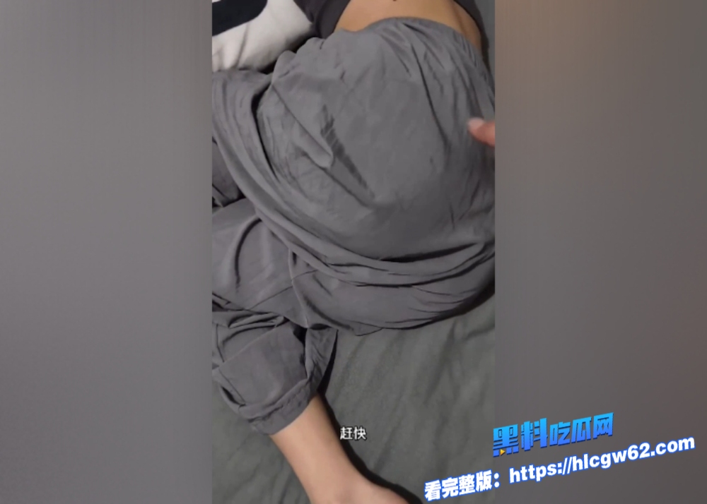 真实乱伦妹妹大半夜喝酒回家被亲哥埋怨妹妹顶嘴让哥哥别唠叨随后哥一气之下冲进卫生间把正在洗澡的妹妹强上了 14