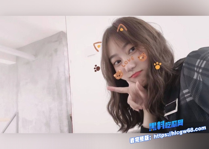 浙江艺术学院的白嫩清纯女大学生和男友做爱私拍流出人前清纯乖巧私下里是吃鸡小母狗喜欢男友后入 图6