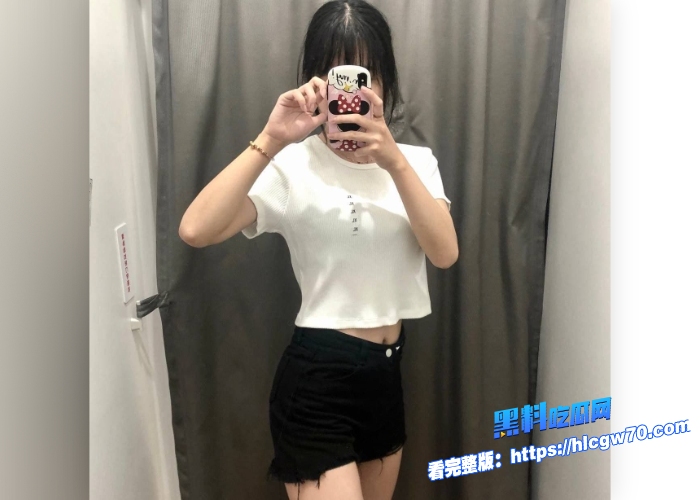 南京高校大二班花叶雨婷同学聚会被灌醉带回家肆意凌辱视频流出这些同学真是不当人啊掏出自己鸡巴就往美女嘴里捅酒都吐出来了 4