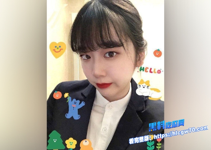 南京高校大二班花叶雨婷同学聚会被灌醉带回家肆意凌辱视频流出这些同学真是不当人啊掏出自己鸡巴就往美女嘴里捅酒都吐出来了 1