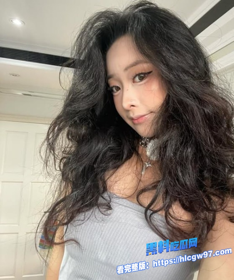 大长腿猫小娴私拍付费定制视频流出 5