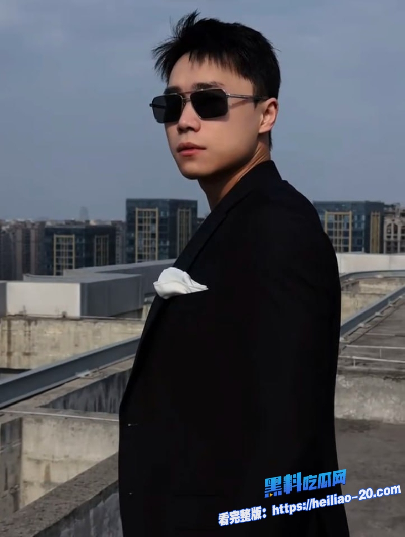 快手4400万粉丝网红刘二狗百万在线看比基尼泳池派对封停直播真相竟是富二代和名媛们的淫乱群交狂欢内幕视频流出有钱真TM好啊 3