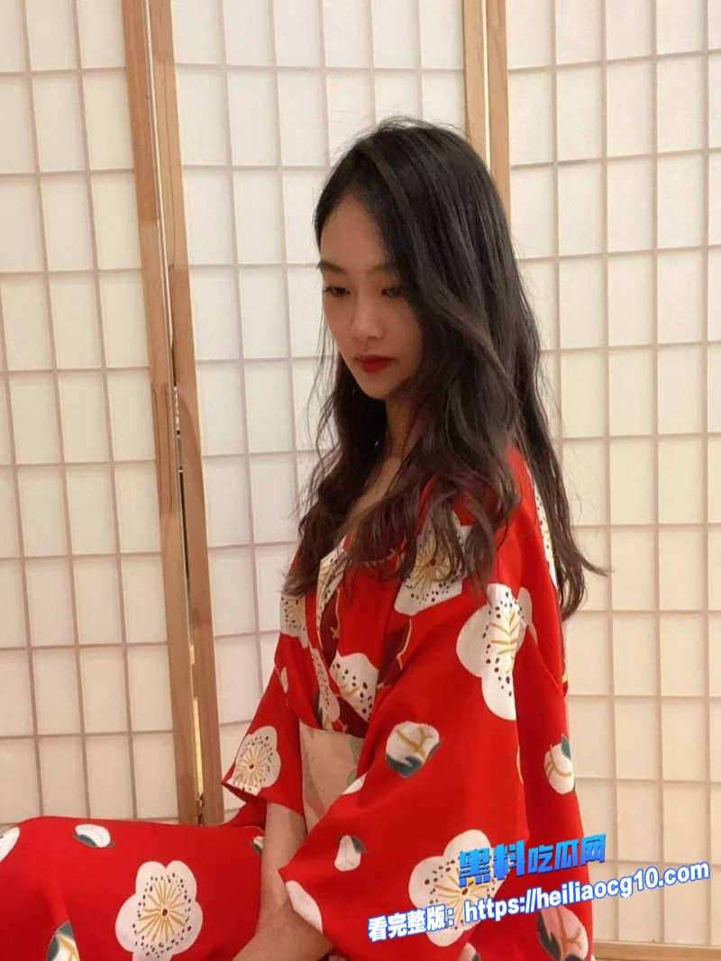 女大学口爆吃鸡视频 2