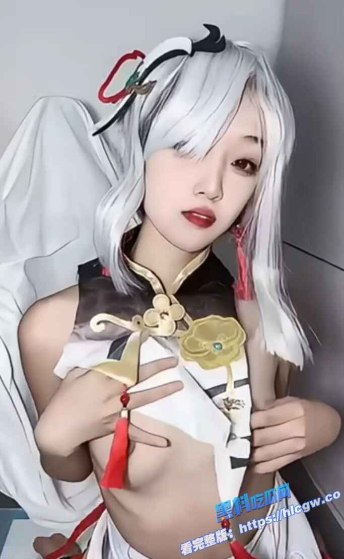 onlyfans顶级福利姬 神探狸狸 cos申鹤 高颜值配上美腿 水晶棒直捅花芯！图2
