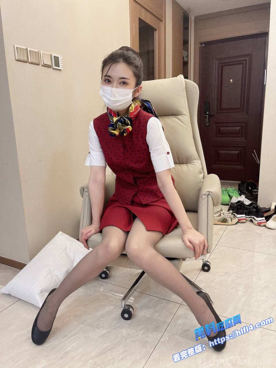 深航实习空姐 为了转正主动找领导潜规则 被领导调教成小母狗 每天就想着吃屌和被操！2