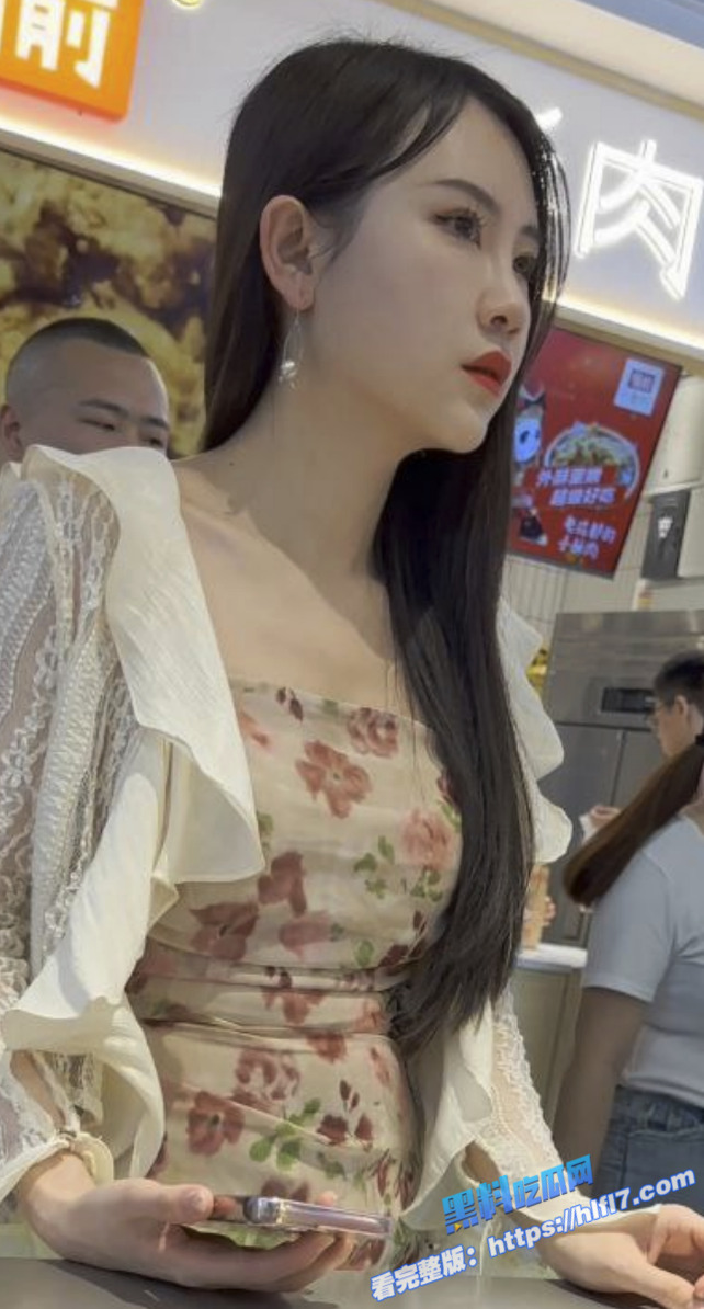 街头抄底偷拍！偷拍大神抄底包臀极品少妇 可爱内内被拍的一清二楚！2