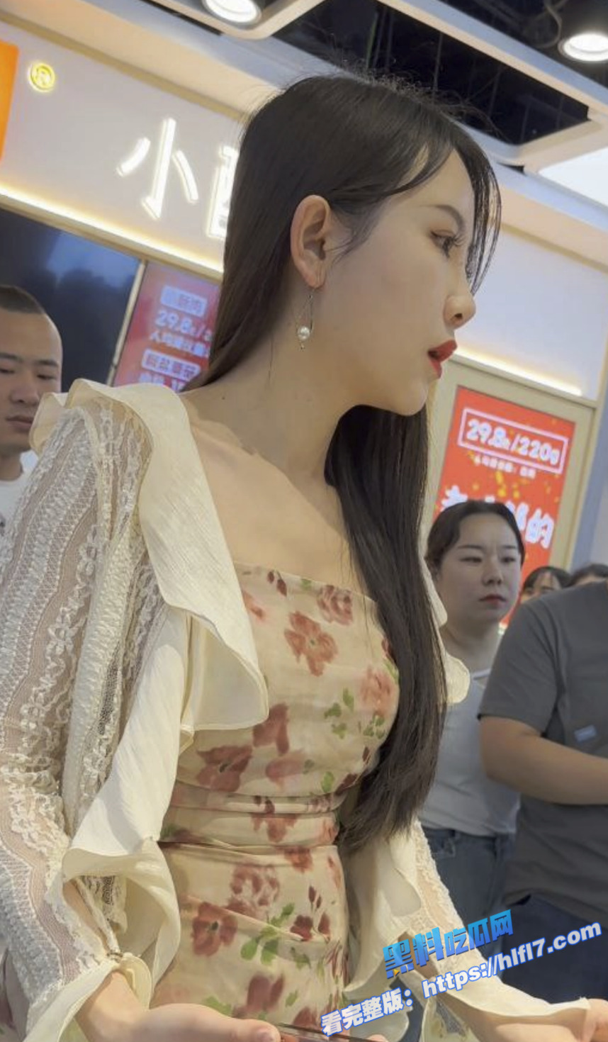 街头抄底偷拍!偷拍大神抄底包臀极品少妇 可爱内内被拍的一清二楚!3 街头抄底偷拍!偷拍大神抄底包臀极品少妇 可爱内内被拍的一清二楚!3
