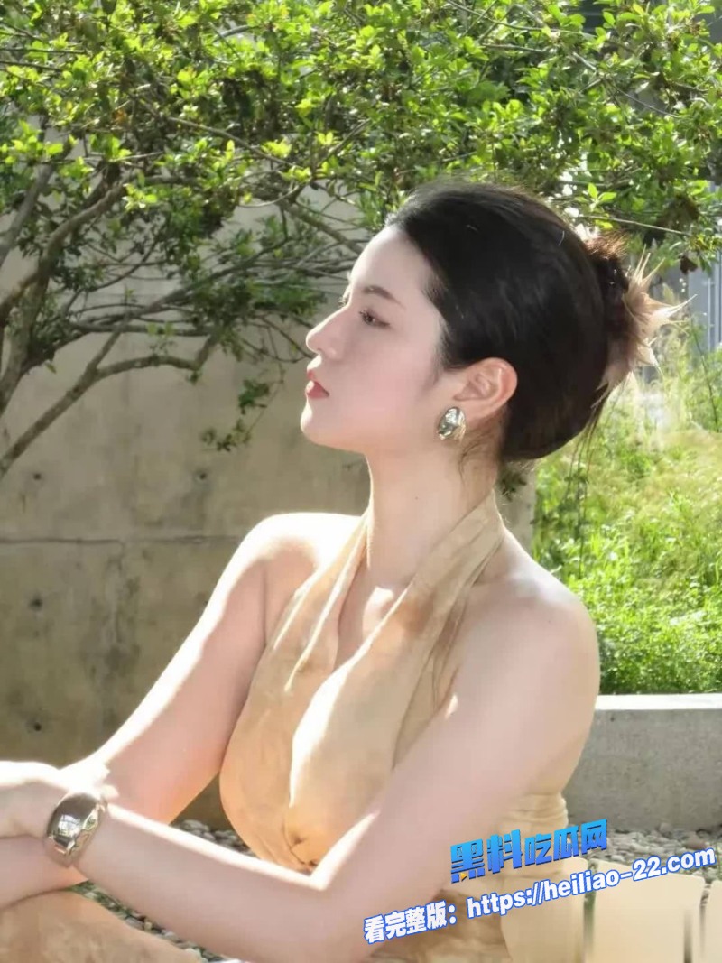 黑丝高跟极品少妇剧情诱惑性感秘书故意撩拨经理对白撩人到极致4 黑丝高跟极品少妇剧情诱惑性感秘书故意撩拨经理对白撩人到极致4