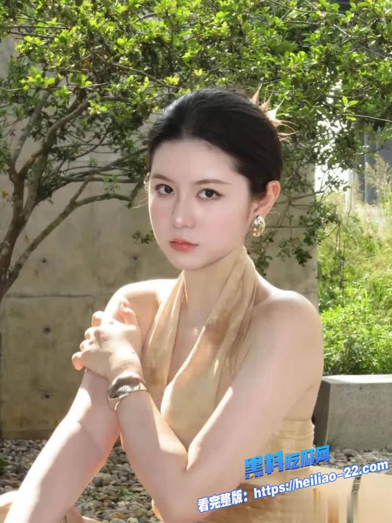 黑丝高跟极品少妇剧情诱惑性感秘书故意撩拨经理对白撩人到极致5 黑丝高跟极品少妇剧情诱惑性感秘书故意撩拨经理对白撩人到极致5