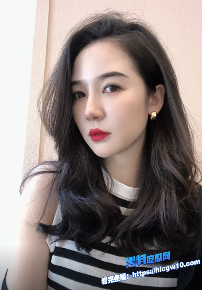 气质少妇绝美蜜桃臀丰满爆乳被男人狂操同时还自己用按摩棒震骚穴淫荡骚脸样可真够反差2
