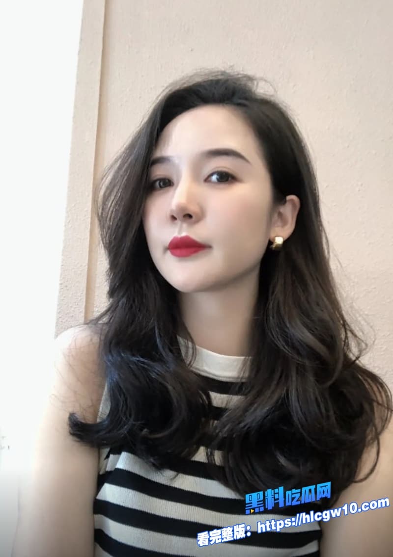 气质少妇绝美蜜桃臀丰满爆乳被男人狂操同时还自己用按摩棒震骚穴淫荡骚脸样可真够反差7