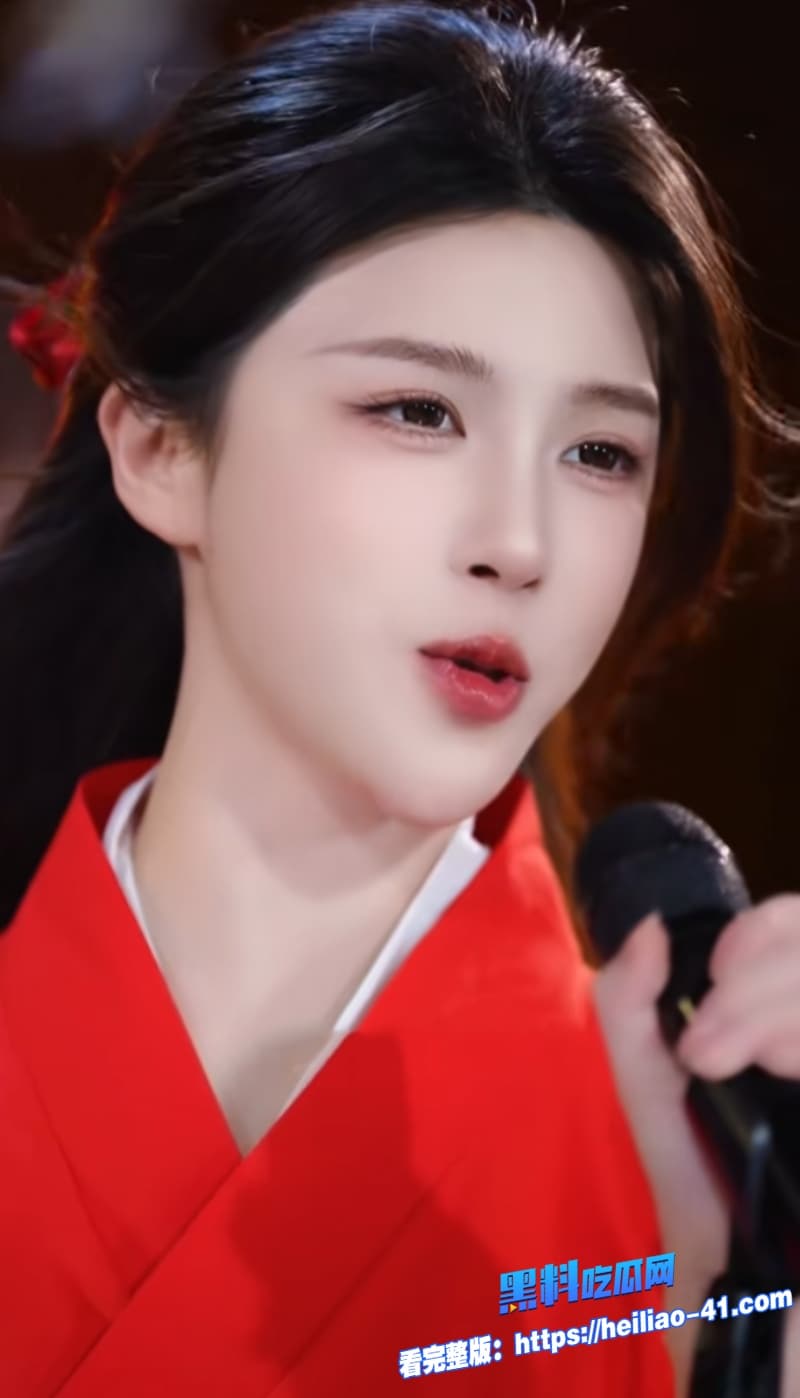抖音百万粉山城小艾 塌房了极品反差少妇大尺度性爱合集全网疯传平时清纯直播秒变骚浪也太炸裂了6